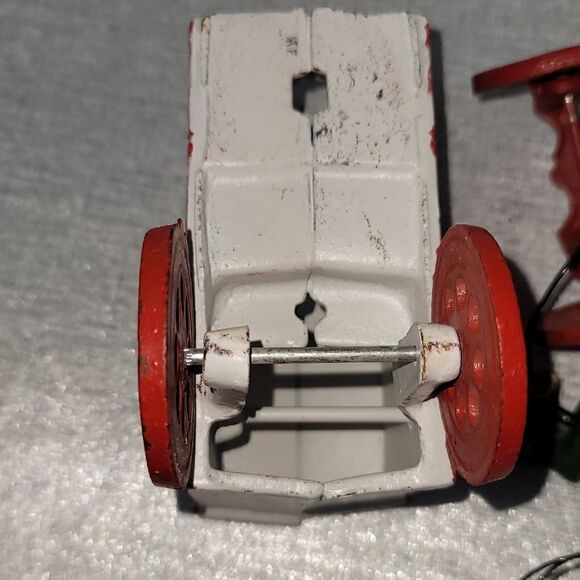 Vintage Cast Iron Fresh Milk Wagon with Horse and Milkman. - Picture 12 of 14